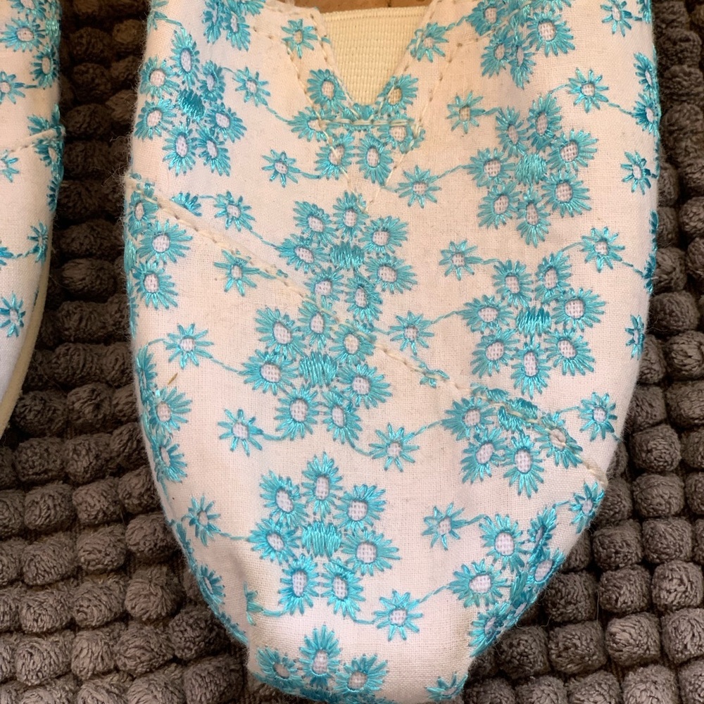 Toms - Picture 4 of 5